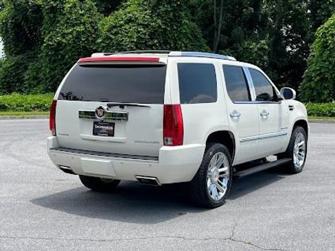 Used 2014 Cadillac Escalade Platinum AWD/4WD image 20