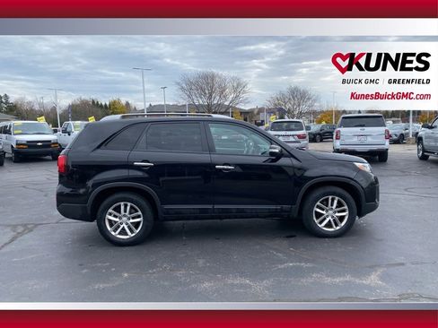 Used 2015 Kia Sorento LX image 3