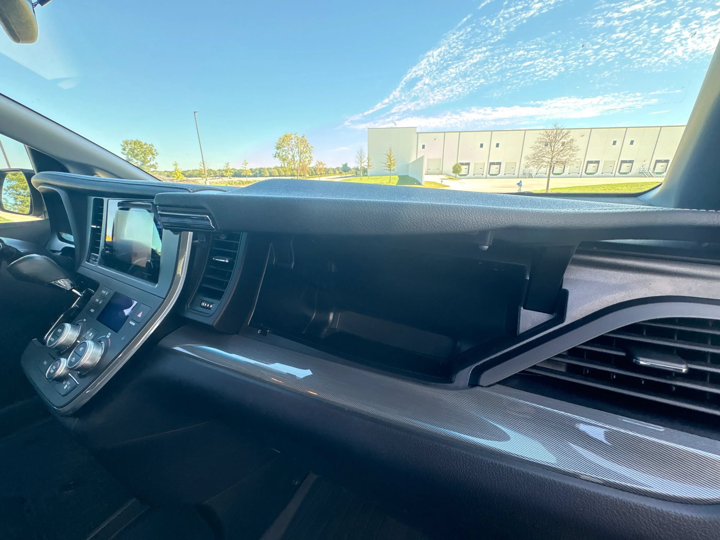 Used 2017 Toyota Sienna SE Premium FWD image 32