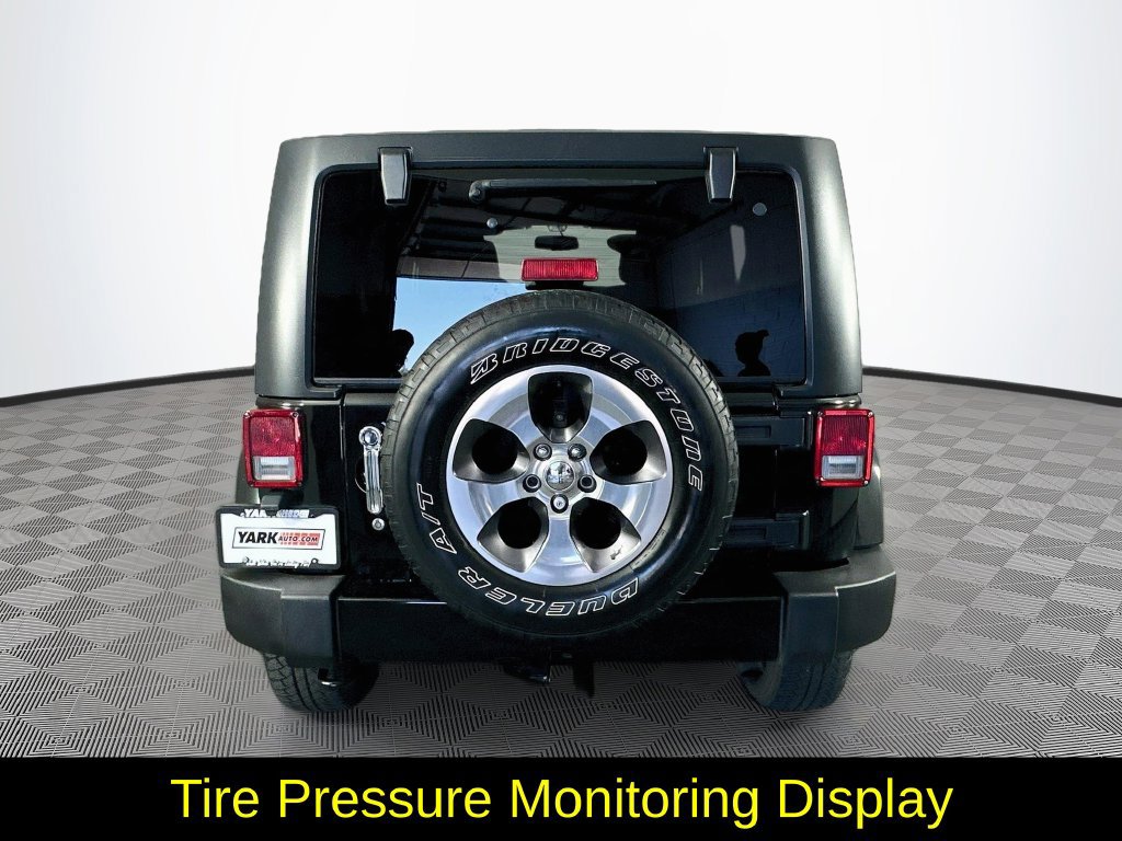 Used 2016 Jeep Wrangler Unlimited Sahara w/ Connectivity Group AWD/4WD image 9