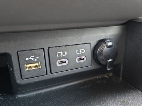 Used 2023 Toyota Highlander LE FWD image 28
