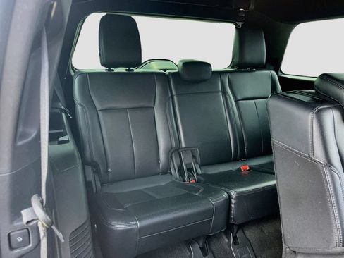 Used 2019 Ford Expedition XLT w/ Equipment Group 202A RWD image 26