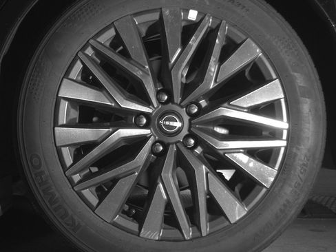 Used 2025 Nissan Altima 2.5 SV FWD image 14