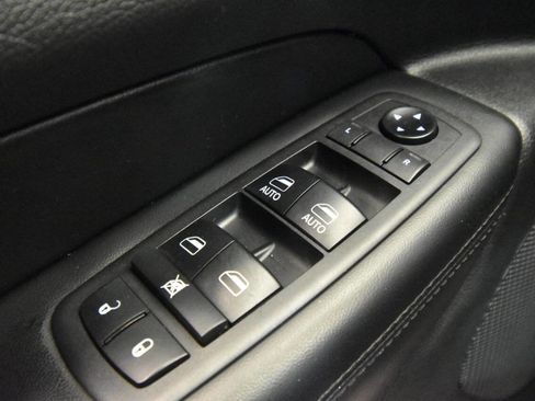 Used 2018 Jeep Grand Cherokee Limited image 31