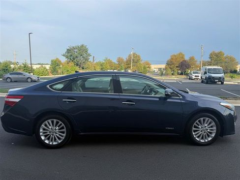 Used 2014 Toyota Avalon Limited w/ Technology Package FWD image 13