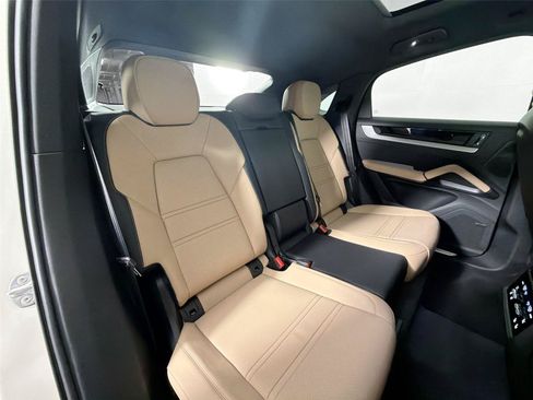 Certified 2026 Porsche Cayenne Coupe AWD/4WD image 27