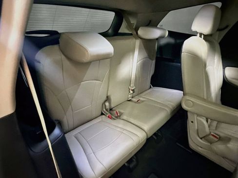 Used 2020 Buick Enclave Premium w/ Sun and Sites Package FWD image 14