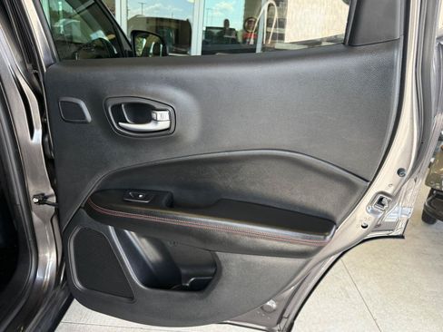 Used 2021 Jeep Compass Trailhawk w/ Sun and Sound Group AWD/4WD image 17
