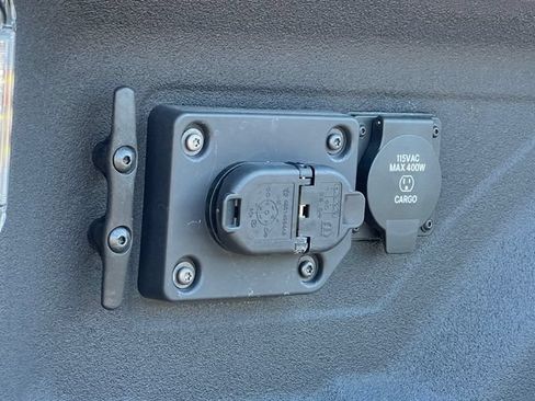 Used 2025 RAM 3500 Laramie AWD/4WD image 12