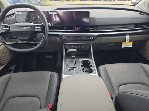 New 2027 Kia Carnival FWD image 12