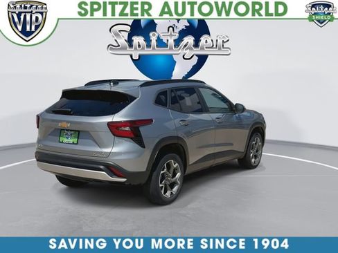 Used 2024 Chevrolet Trax LT w/ Driver Confidence Package FWD image 9