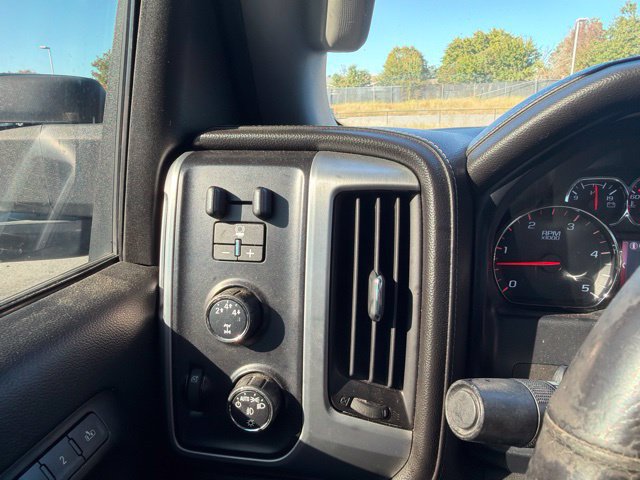 Used 2015 GMC Sierra 2500 SLT w/ Duramax Plus Package AWD/4WD image 9