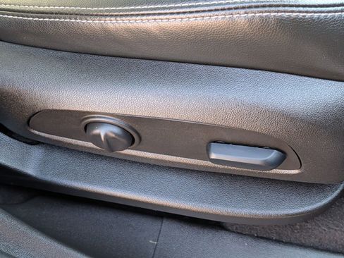 Used 2022 GMC Terrain SLT w/ Infotainment Package II image 26