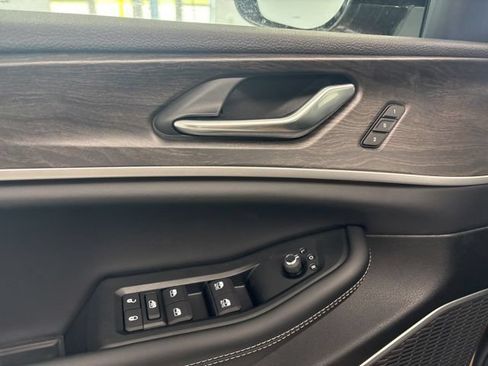 New 2026 Jeep Grand Cherokee L Limited AWD/4WD image 18