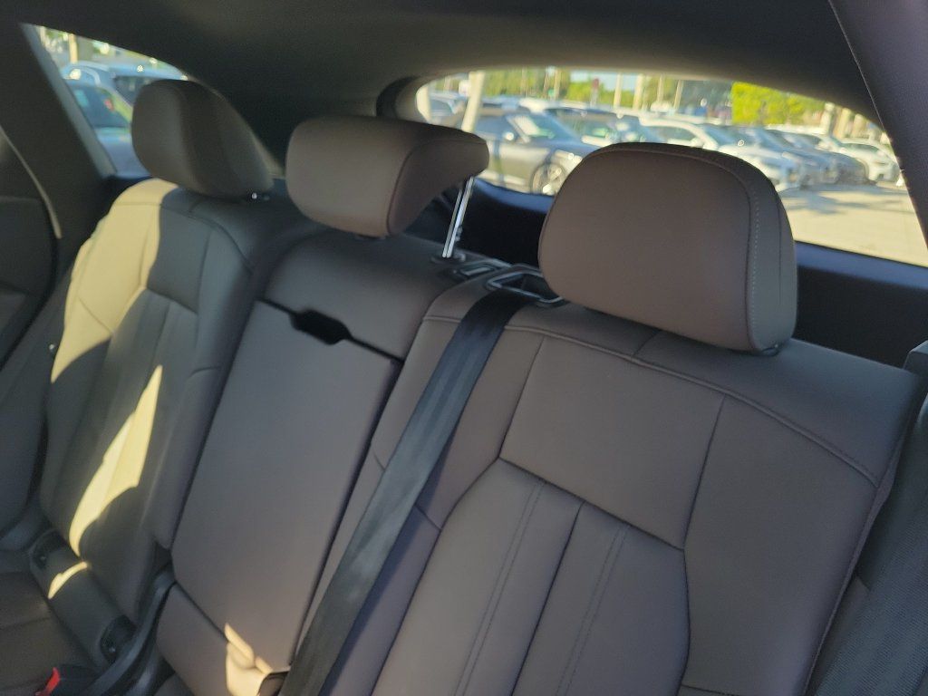 Used 2025 Audi Q5 Premium w/ Convenience Package AWD/4WD image 27
