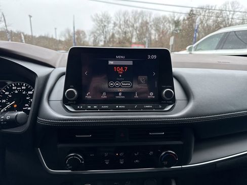 Used 2023 Nissan Rogue S image 14