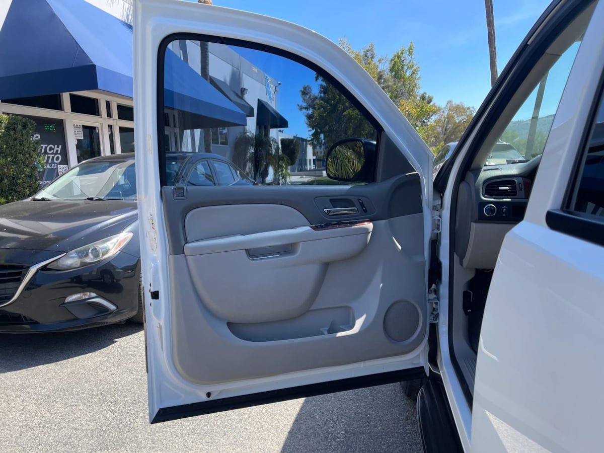 Used 2014 Chevrolet Tahoe LT RWD image 22