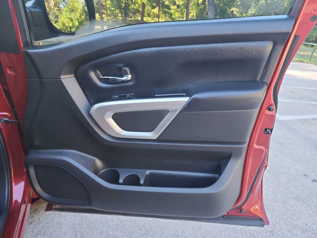 Used 2019 Nissan Titan SV AWD/4WD image 33