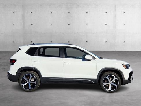 New 2025 Volkswagen Taos SEL image 26
