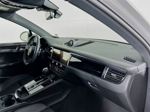 New 2026 Porsche Macan image 31
