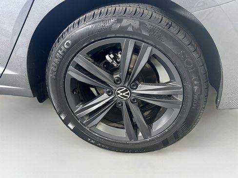 Used 2024 Volkswagen Jetta SE w/ Panoramic Sunroof Package image 11