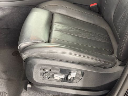 Used 2025 BMW X5 xDrive50e AWD/4WD image 14