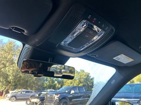 Used 2024 Mercedes-Benz GLB 250 image 12