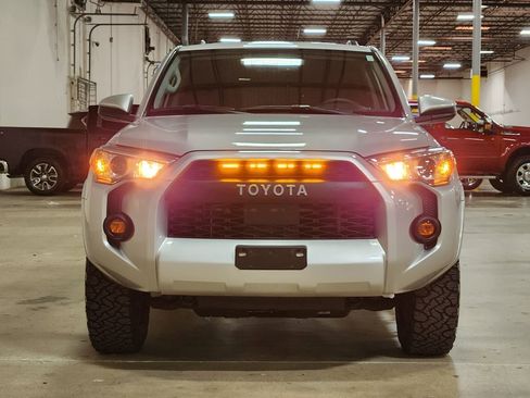 Used 2021 Toyota 4Runner SR5 image 3