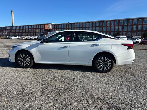 Used 2024 Nissan Altima 2.5 SV image 8