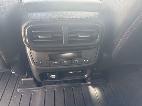 Used 2023 Honda Pilot TrailSport image 26