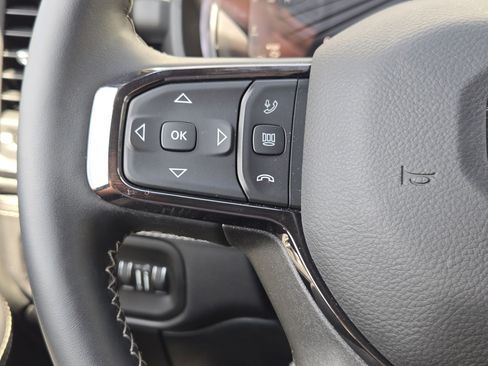 Used 2025 RAM 2500 Limited AWD/4WD image 31