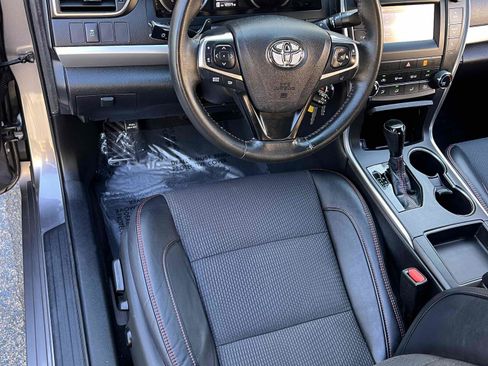 Used 2017 Toyota Camry SE w/ Moonroof Package image 25
