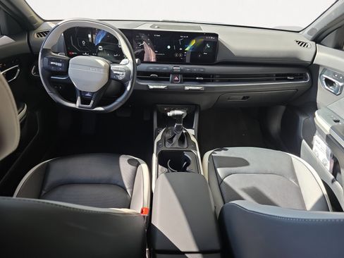 Certified 2025 Kia K4 GT-Line w/ GT-Line Premium Package image 2