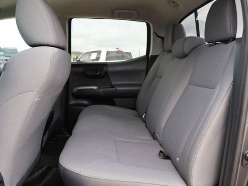 Used 2019 Toyota Tacoma SR5 AWD/4WD image 7