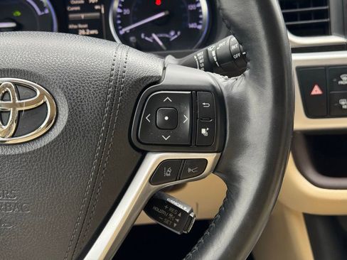 Used 2018 Toyota Highlander XLE image 37