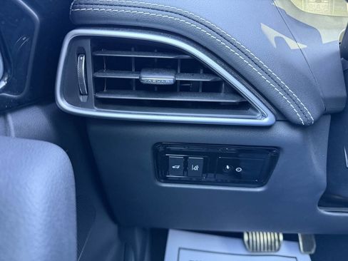 Used 2018 Jaguar F-PACE R-Sport image 27