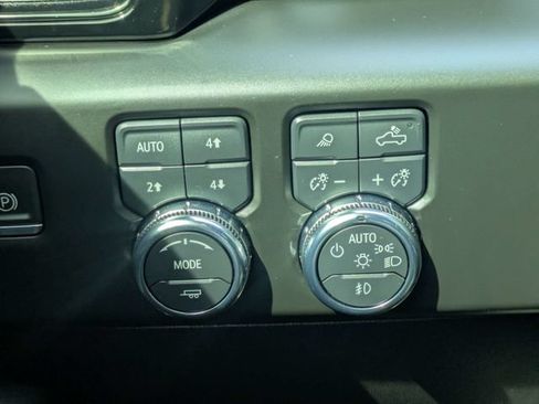 Used 2023 GMC Sierra 1500 AT4 w/ Technology Package AWD/4WD image 25