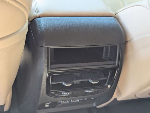 Used 2022 Jeep Grand Cherokee Limited RWD image 15