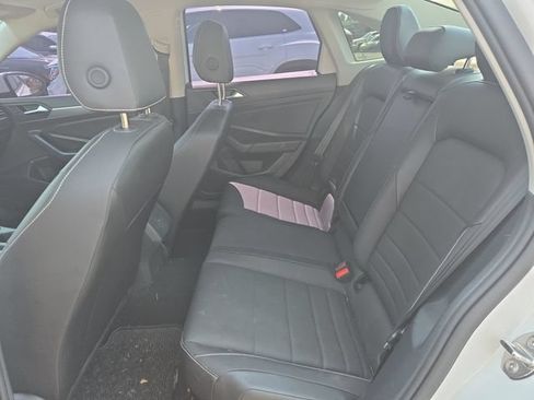 Used 2023 Volkswagen Jetta SE w/ Panoramic Sunroof Package FWD image 11