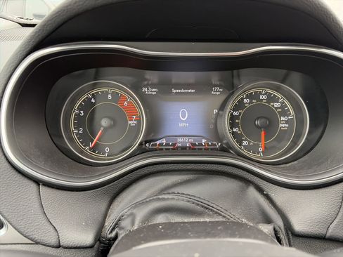 Used 2021 Jeep Cherokee Limited image 19