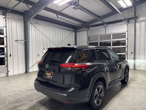 Used 2025 Nissan Rogue SV FWD image 15