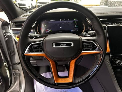 Used 2023 Jeep Grand Cherokee Summit AWD/4WD image 23