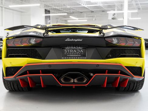 Used 2018 Lamborghini Aventador S image 8