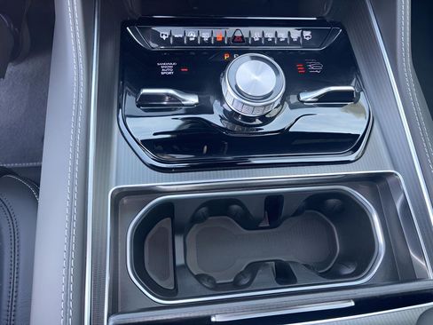 New 2026 Jeep Grand Wagoneer Summit w/ Premium Group III AWD/4WD image 32