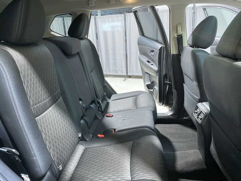 Used 2017 Nissan Rogue SV AWD/4WD image 13