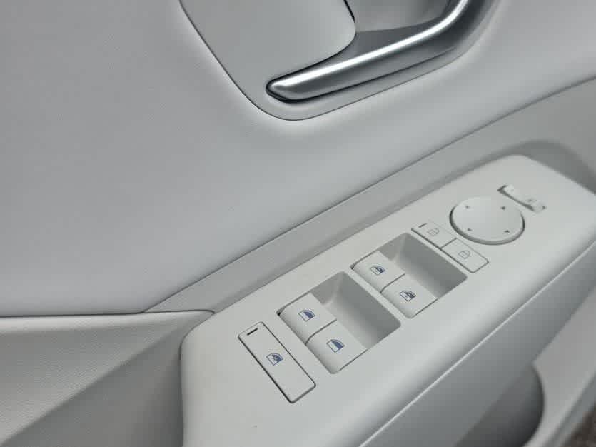 New 2026 Hyundai Kona SEL Premium FWD image 17