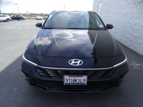 Certified 2025 Hyundai Elantra SEL FWD image 2