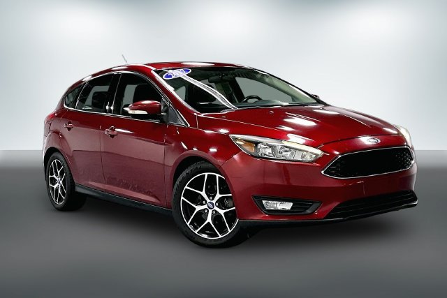Used 2017 Ford Focus SEL w/ Cold Weather Package FWD image 1