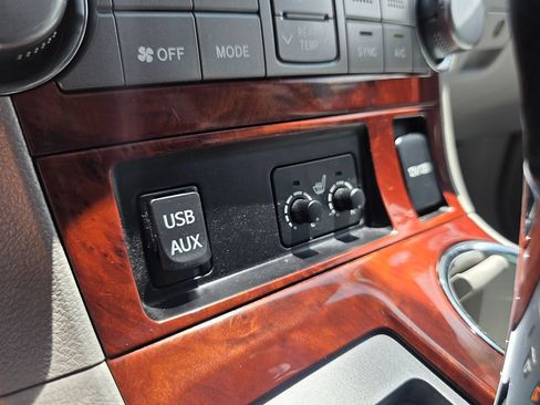 Used 2012 Toyota Highlander Limited w/ Tow Pkg FWD image 37