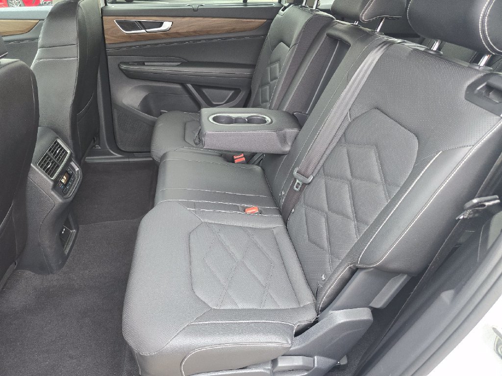 Used 2025 Volkswagen Atlas SE AWD/4WD image 26